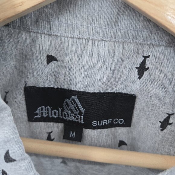 Molokai Surf Co Gray Sharks Short Sleeved Button Down Medium - Picture 12 of 14
